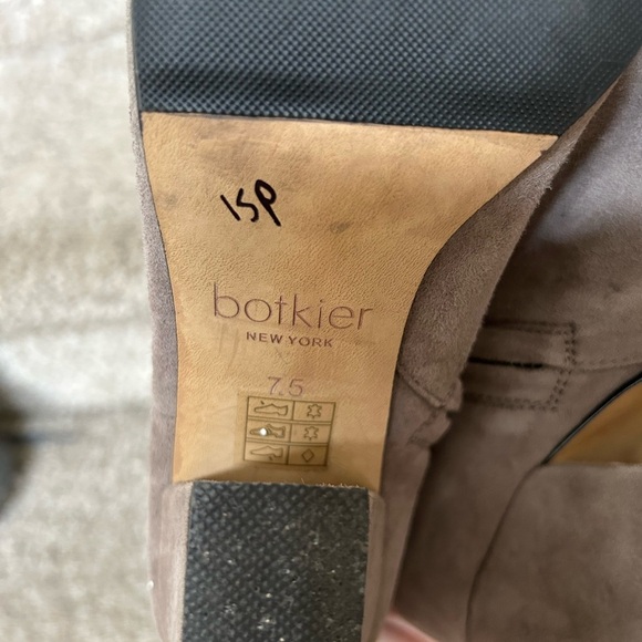 Botkier Sasha Suede Pointed Toe taupe grey Bootie. EUC. 7.5. Suede heel. Classic - Picture 6 of 15